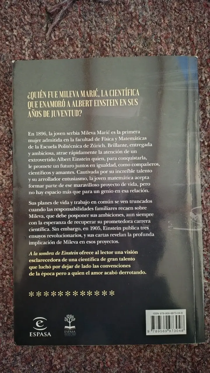 Libro 'A la sombra de Einstein' de Marie Benedict - 2