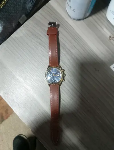 Reloj de pulsera con correa de cuero GUESS - miniatura 1