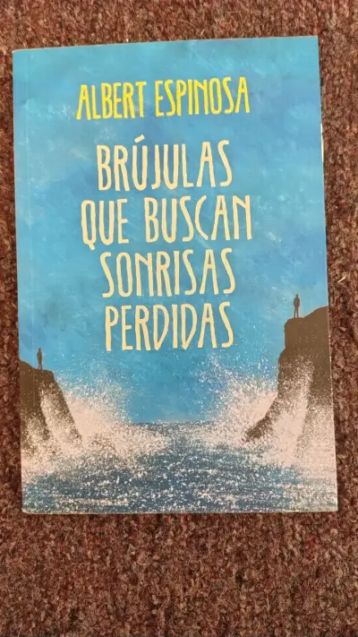 Libro 'Brújulas que buscan sonrisas perdidas' - miniatura 1