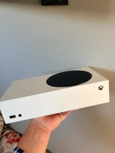 Consola Xbox Series S en buen estado - miniatura 2