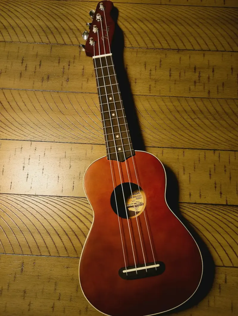 Ukulele acústico de madera color marrón - 1
