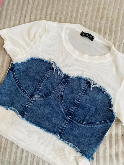 Polera blanca con detalle de mezclilla - miniatura 4