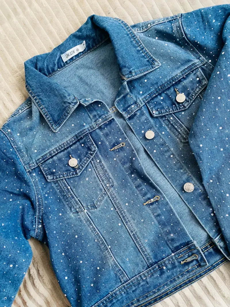 Chaqueta de mezclilla con brillos