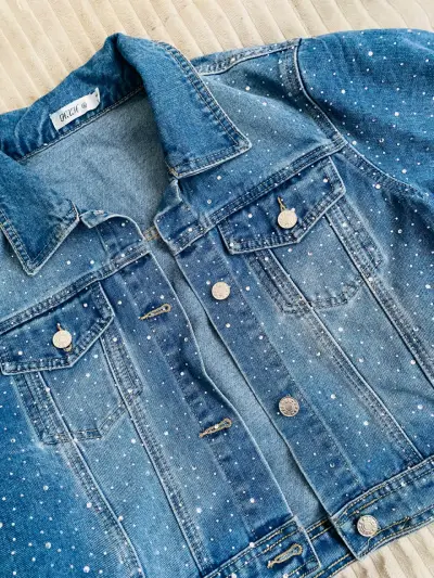 Chaqueta de mezclilla con brillos - miniatura 2