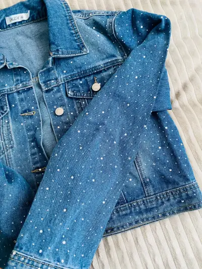 Chaqueta de mezclilla con brillos - miniatura 3