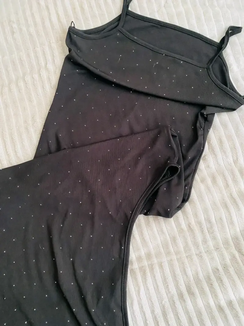 Vestido negro con tirantes y brillos - 2