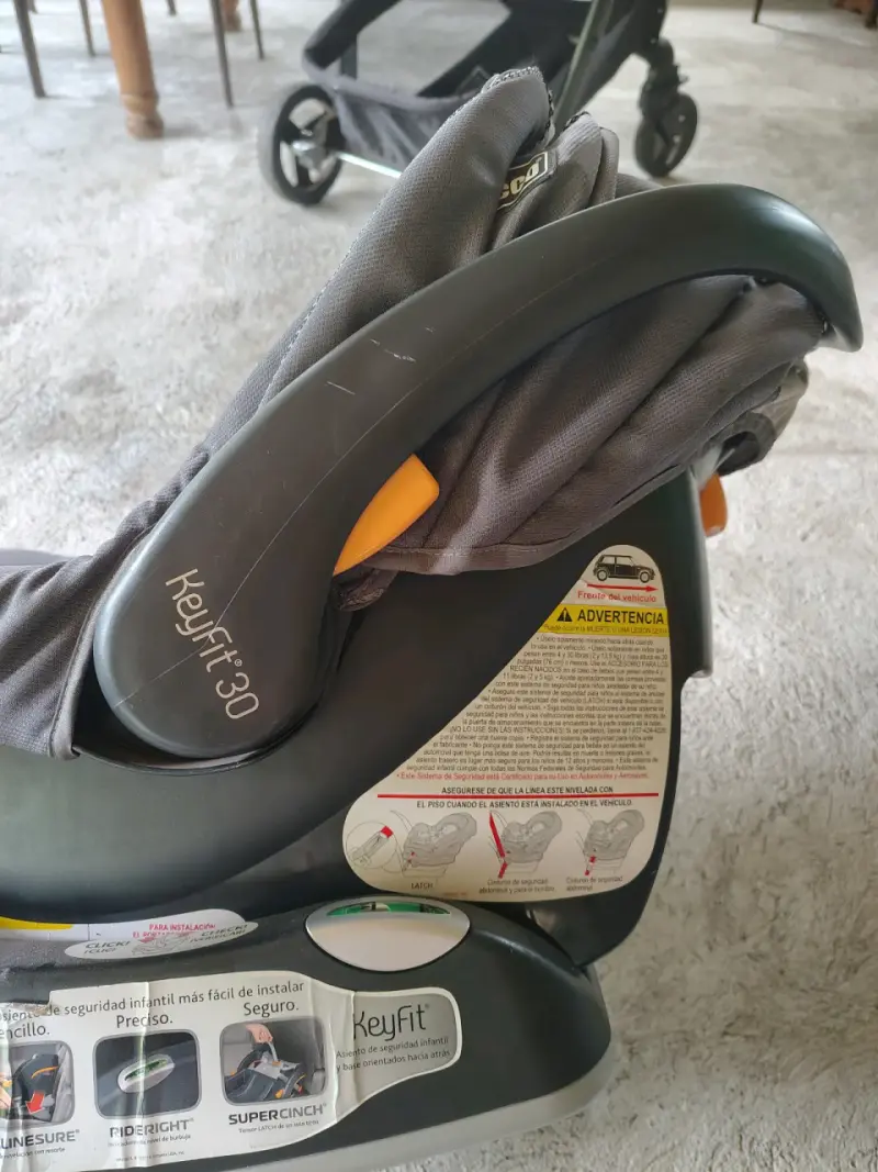 Silla de auto para bebé Chicco gris - 3