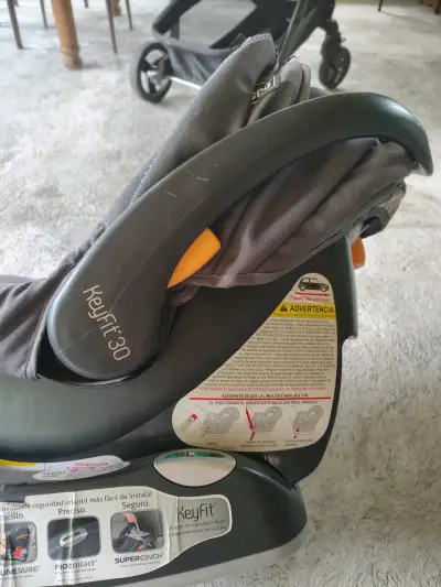 Silla de auto para bebé Chicco gris - miniatura 3