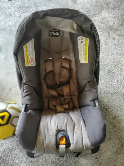 Silla de auto para bebé Chicco gris - miniatura 8