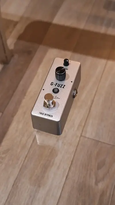 Pedal de efectos G-Fuzz para guitarra - miniatura 1