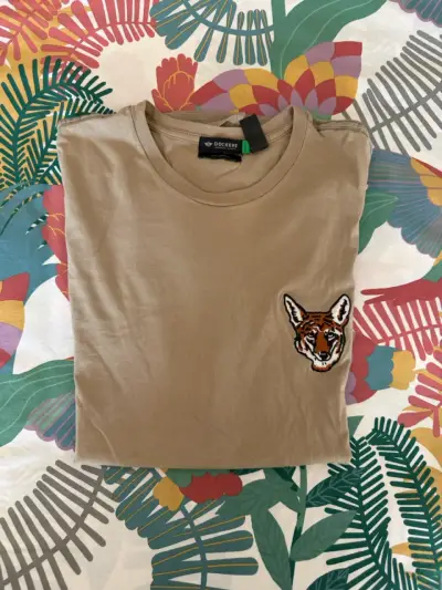 Polera Dockers beige con diseño de tigre - miniatura 1