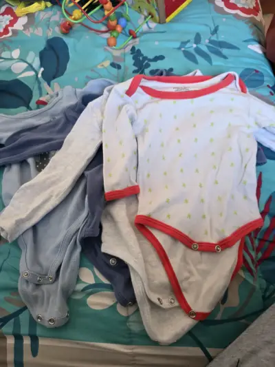 Lote de bodies para bebé 3 a 6 meses (6bodis) - miniatura 1