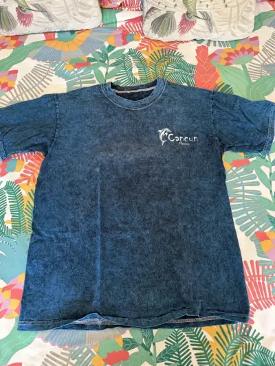 Polera azul con diseño de delfín - miniatura 2