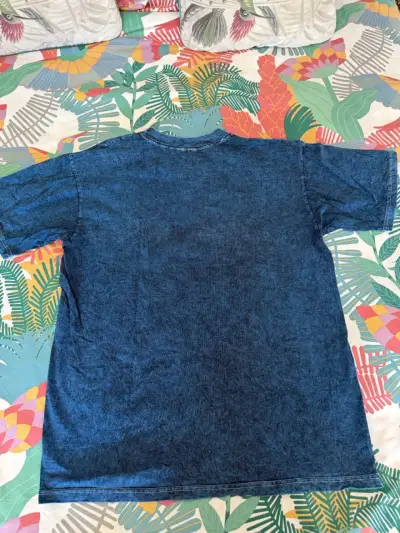 Polera azul con diseño de delfín - miniatura 3