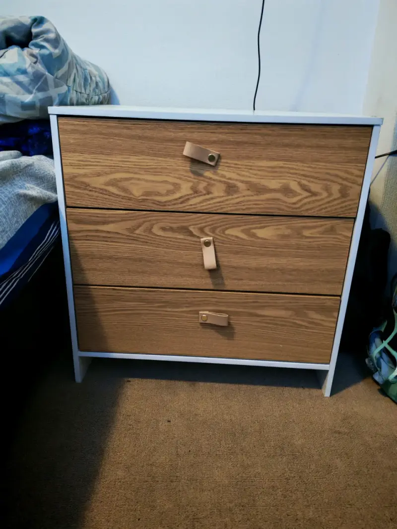 Conjunto de closet y velador de madera - 5