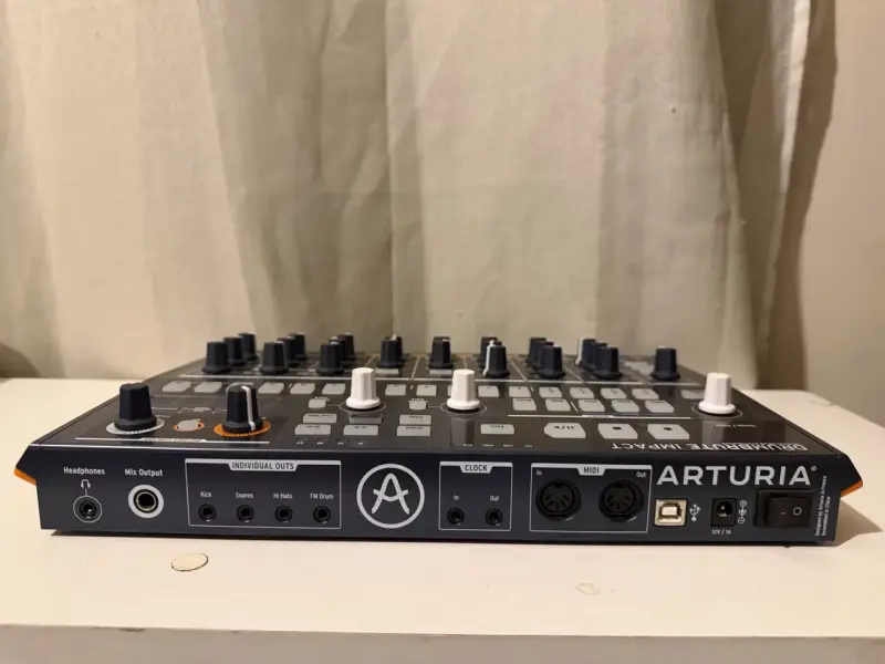 Sintetizador Arturia DrumBrute Impact - 2
