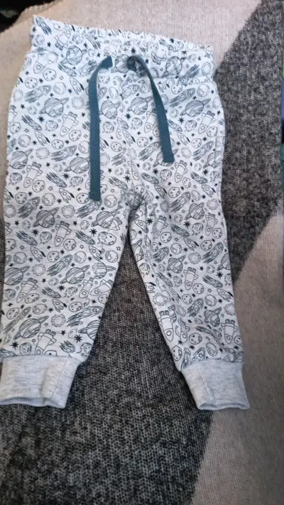 Pantalón infantil estampado espacial - miniatura 1