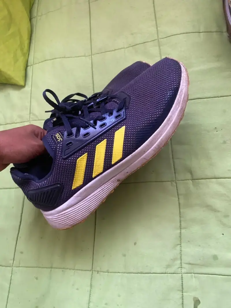 Zapatillas deportivas Adidas azul y amarillo