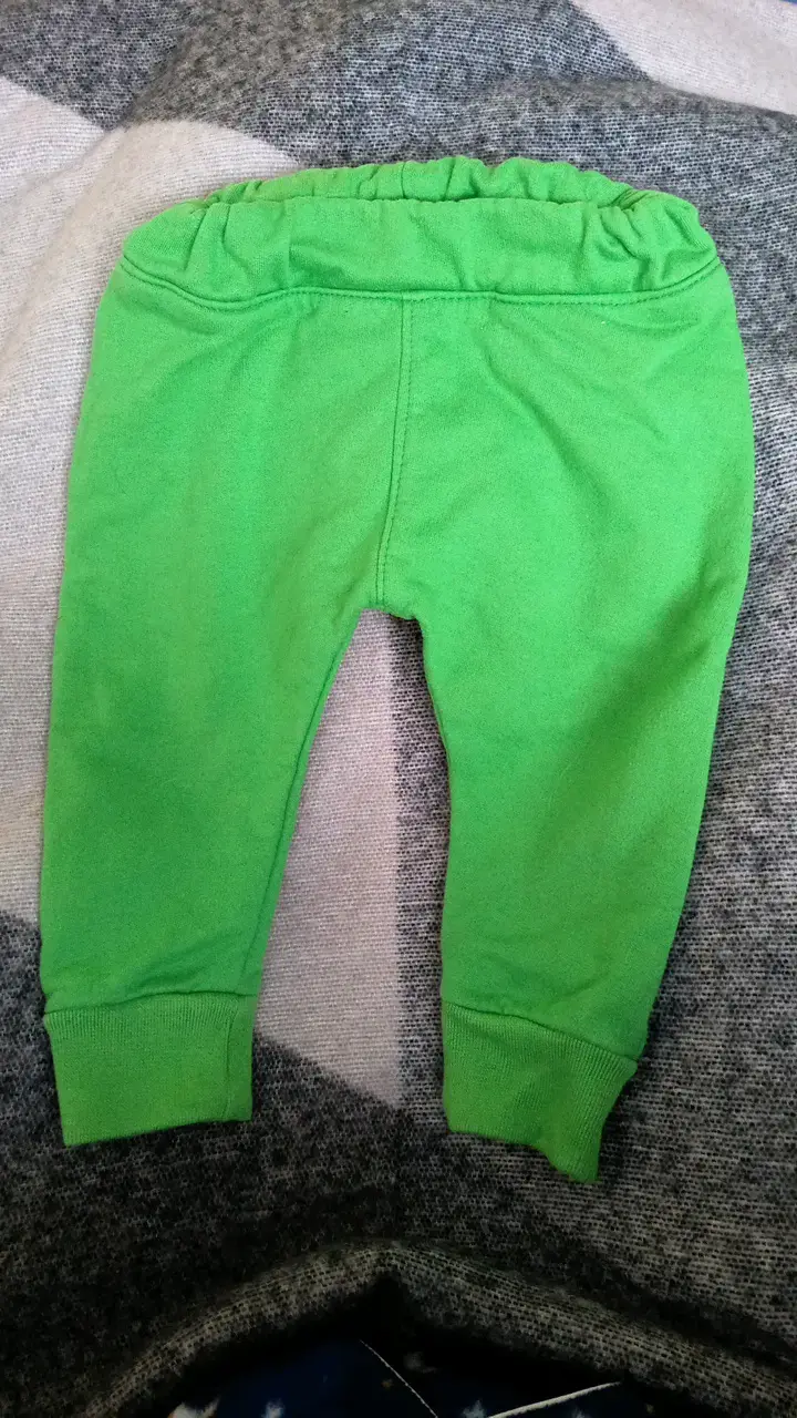 Pantalones verdes para bebé