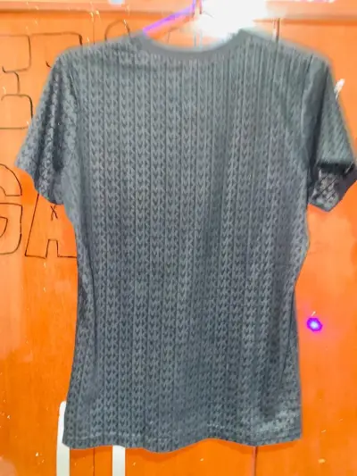 Polera negra con estampado MK - miniatura 2