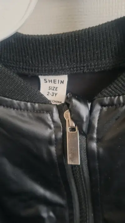 Chaqueta negra de cuero sintético para niños - miniatura 2