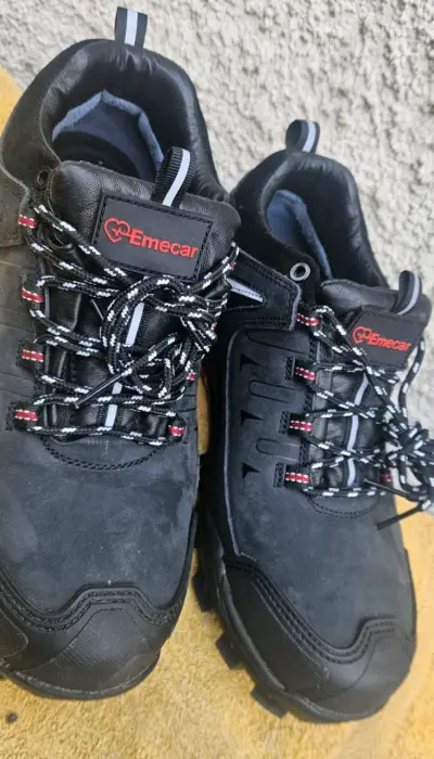 Botas de trekking Emecar negras resistentes - miniatura 1