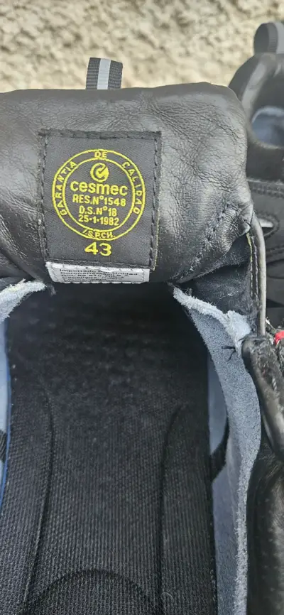 Botas de trekking Emecar negras resistentes - miniatura 2