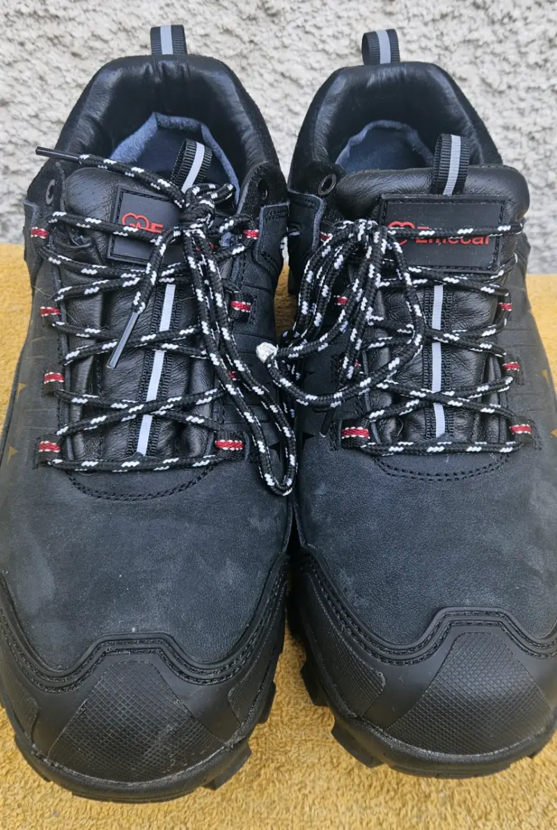 Botas de trekking Emecar negras resistentes - 3