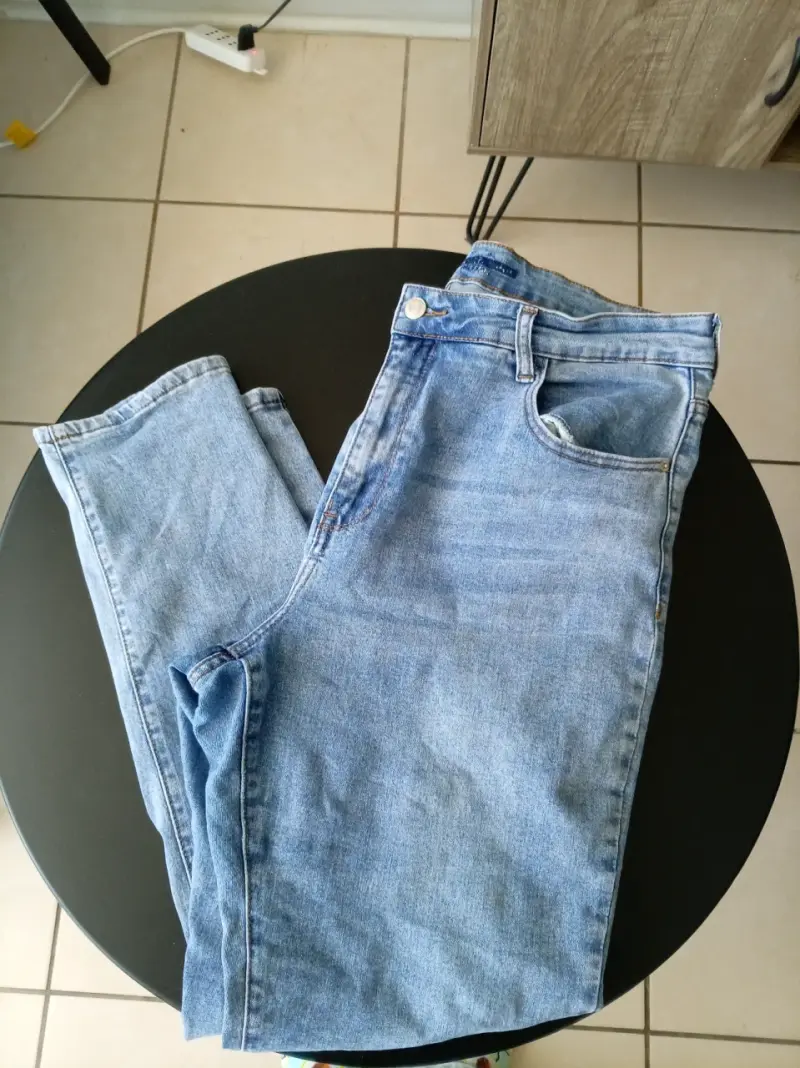 Jeans de mezclilla azul claro para mujer
