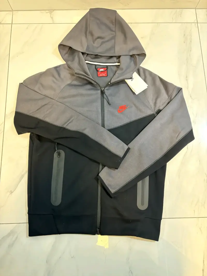 Polerón Nike Tech y pantalones - 1