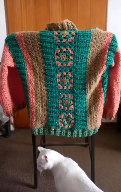 Suéter tejido a crochet multicolor - miniatura 1