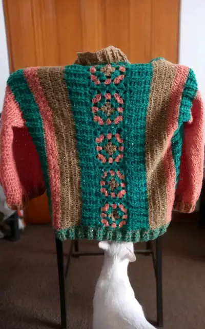 Suéter tejido a crochet multicolor - miniatura 2