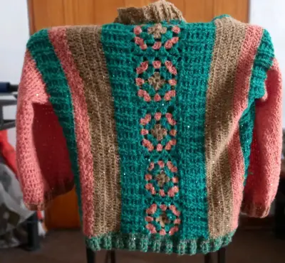 Suéter tejido a crochet multicolor - miniatura 3