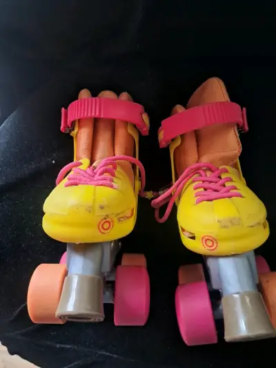 Patines de cuatro ruedas amarillos y rosados - miniatura 3