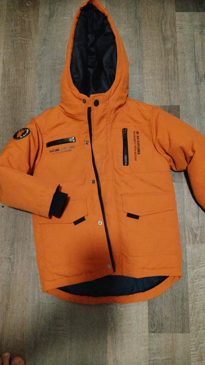 Chaqueta anaranjada con capucha para niños - 1