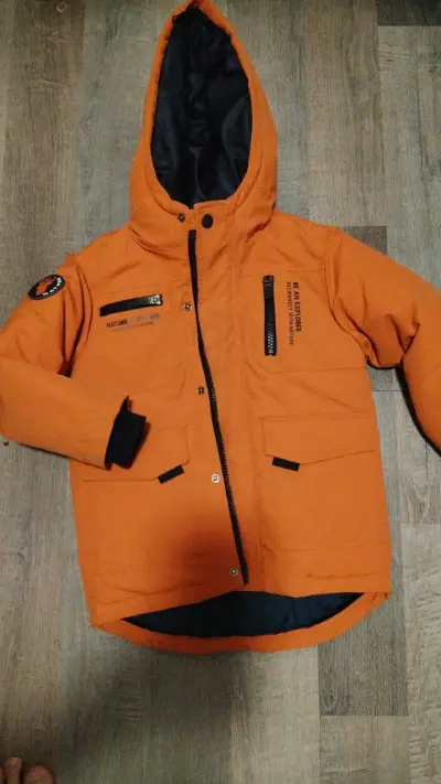 Chaqueta anaranjada con capucha para niños - miniatura 1