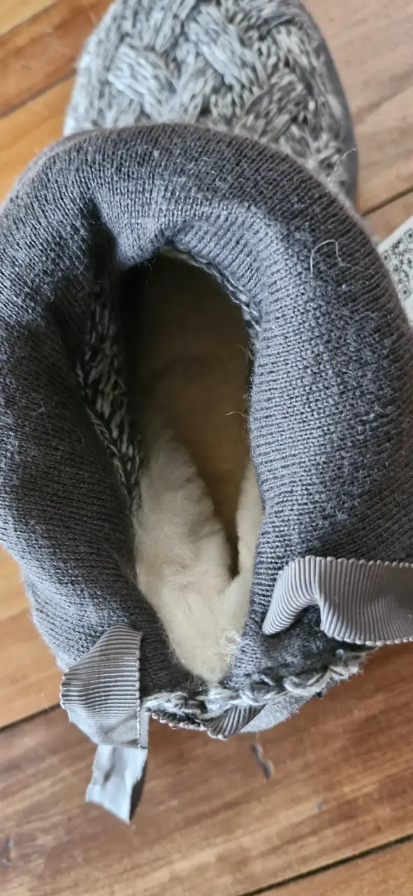 Botas UGG de lana gris con lazo - 4
