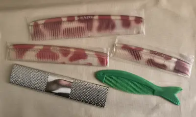 Set de peinetas de plástico y metal - miniatura 1