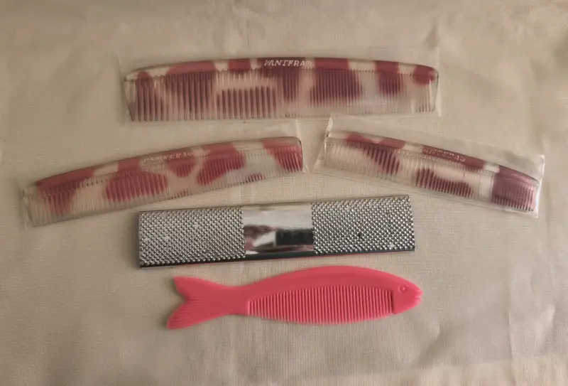 Set de peinetas de plástico y metal - 2