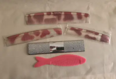 Set de peinetas de plástico y metal - miniatura 2