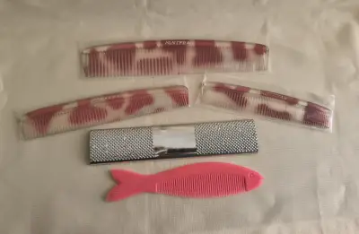 Set de peinetas de plástico y metal - miniatura 6
