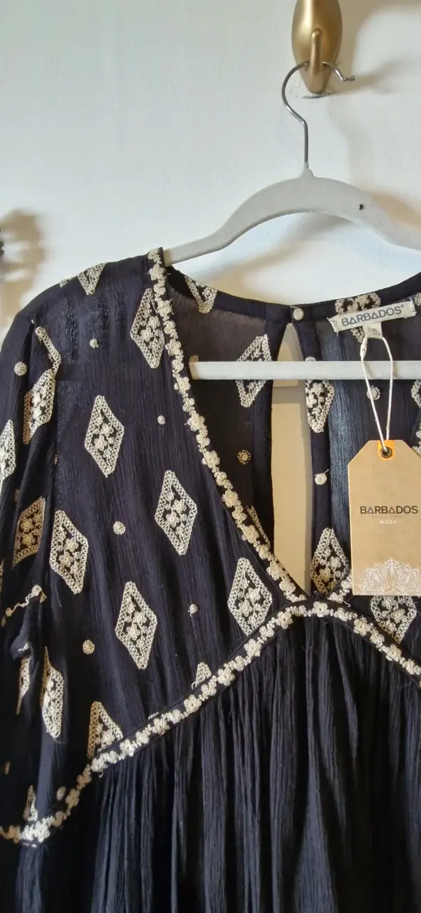 Vestido bohemia negra con estampado Barbados - 4