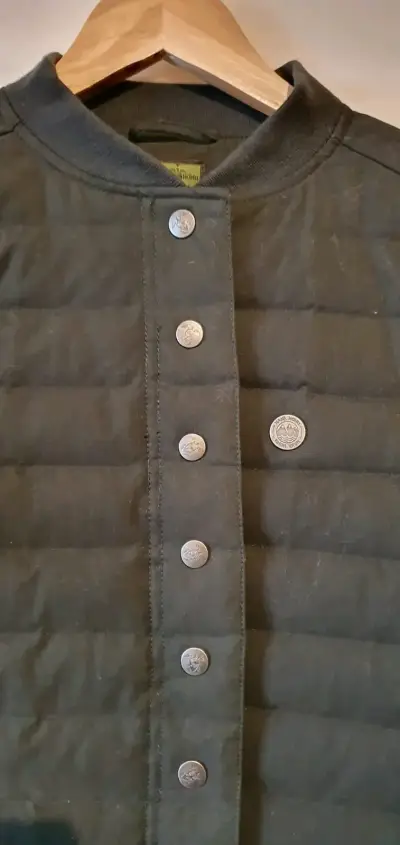 Chaqueta acolchada negra para invierno - miniatura 3