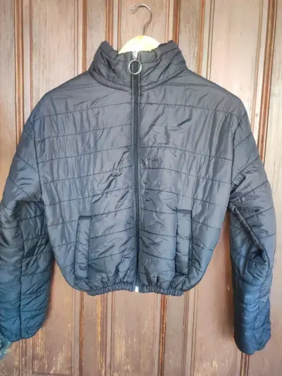 Chaqueta acolchada negra para mujer - miniatura 1