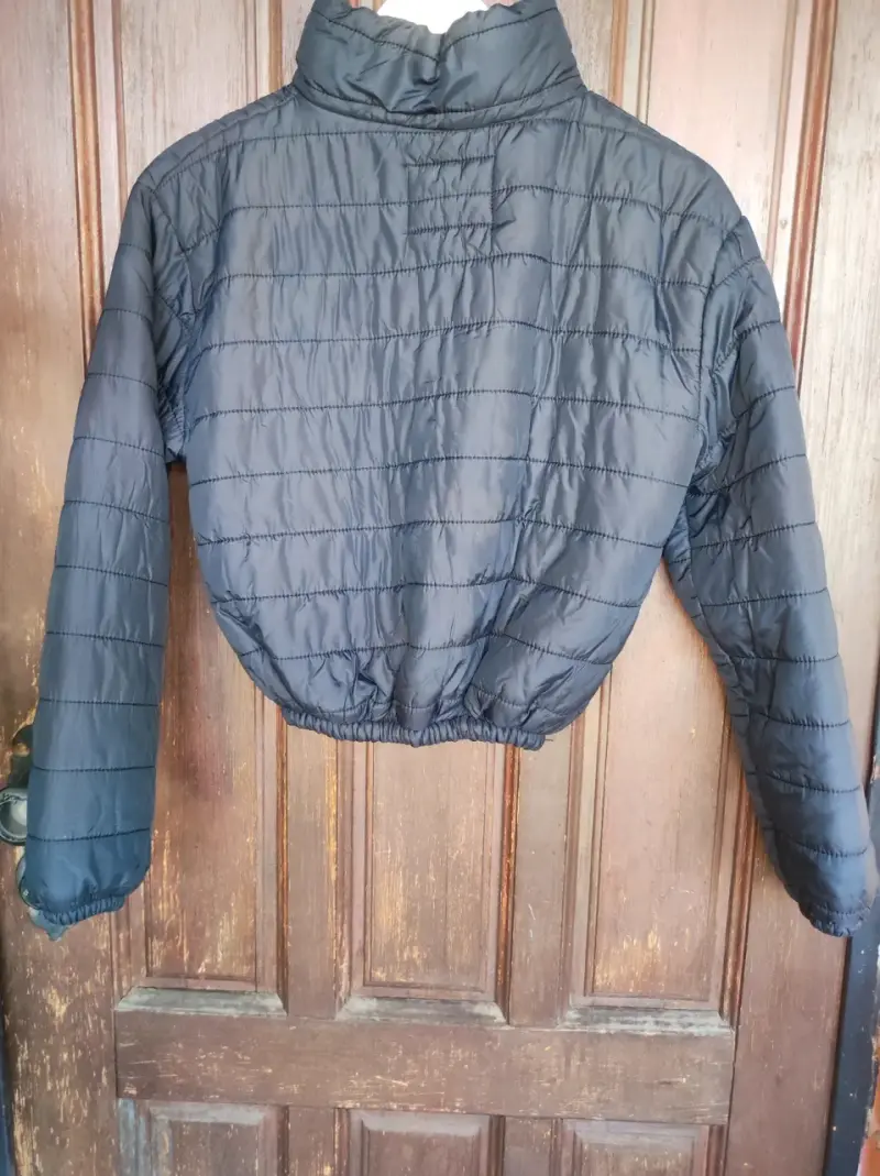 Chaqueta acolchada negra para mujer - 2