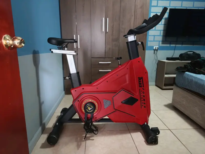 Bicicleta estática roja Transform Fitness - 2