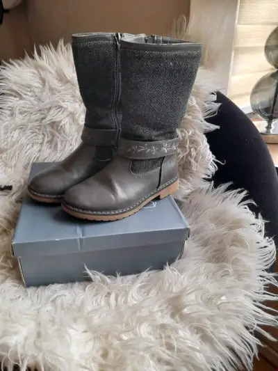 Botas de cuero gris con diseño floral - miniatura 1