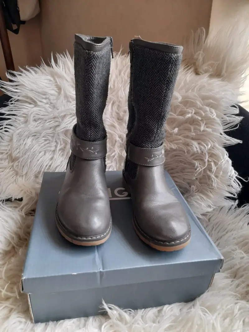 Botas de cuero gris con diseño floral - 2