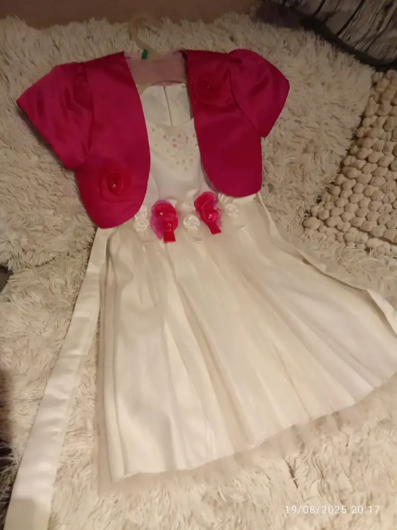 Vestido de niña con bolero rosa y detalles florales - 1