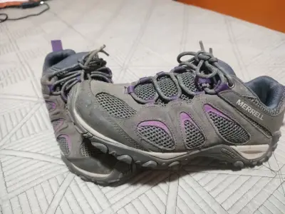 Zapatillas de trekking Merrell gris y morado - miniatura 1